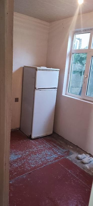 emircanda ev satisi: Kirayə verilir: 1 otaqlı kiçik mənzil (studiyaya bənzər plan) Təsvir — 4
