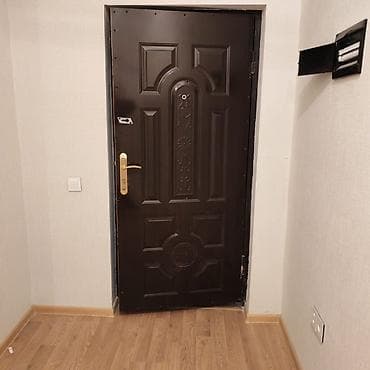 цветы апа: Dəmir giriş qapısı – tünd qəhvəyi/çəhrayı-qaraya yaxın rəng, klassik — 2