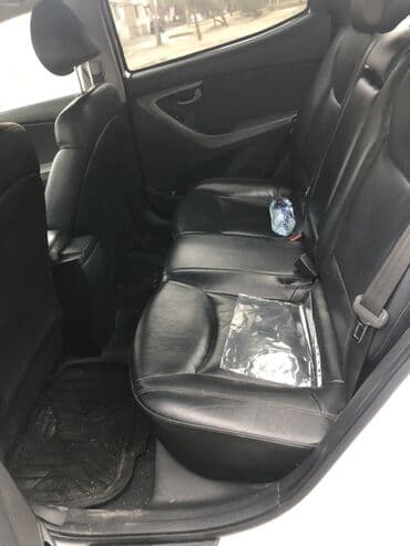 changan eado 2015: Hyundai Elantra – ağ rəngli sedan Əsas xüsusiyyətlər: - Kuzov: sedan — 4