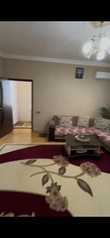 Satılır:Həyət evi. Qoşa daşla tikilib 2 sot torpaqda 3 otaqlı tam — 8