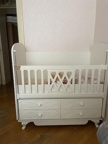 lay lay matras: Uşaq beşiyi – klassik dizaynlı, ağ rəngdə Xüsusiyyətlər: - Material — 1