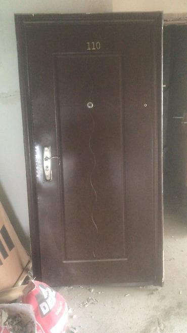 Seyf qapı – 130 AZN Ünvan: Nizami & Sara Xüsusiyyətlər: - Rəng
