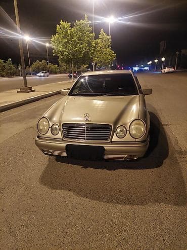 3.2 cdi mercedes: Mercedes-Benz E 200: 2 l | 1998 il Sedan — 4