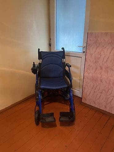 Elektrikli əlil arabası - Joysticklə idarəetmə: sağ qoltuqaltıda