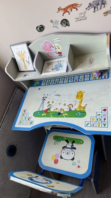 Oğlan və qız üçün, Yazı masası