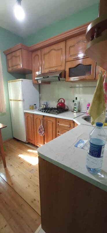 evler bineqedide: Bakıxanov qəsəbəsi, Kaspi Bakıxanov təhsil mərkəzinin yanında,3 — 6