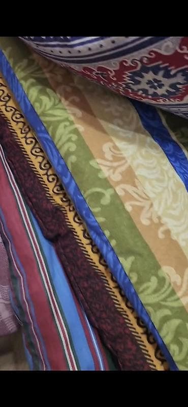 Asia: 4 yun döşek Temiz seliqeli yükde qalib . döşek 20 azn (1) Unvan — 1