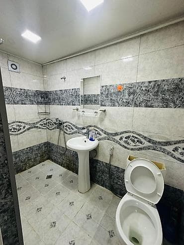 real emlak: Nizami rayonu, Qara Qarayev metrosuna piyada 1 dəqiqə məsafədə, köhnə — 5