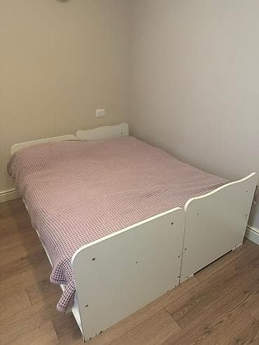 matraslı: Uşaq üçün 2 ədəd 65*190 sm2 -Material: ağ rəngli laminat/MDF panellər — 2