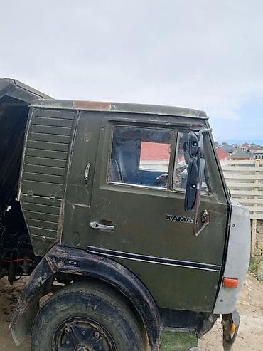 maşın qaldırıcı: KAMAZ dump maşını (samanlı kabin), yaşıl rəng. - Ön və yan ikili — 2