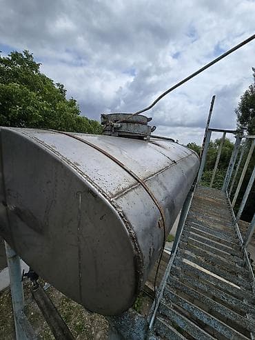 Bağ evi və bağ üçün hərşey: Metal su çəni və hündür dayaqlı konstruksiya - Üst platformada — 3