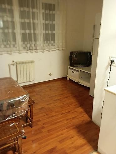 nerimanovda evler: Tam mebelli və texnikalı mənzil kirayə verilir. Geniş qonaq otağı — 8