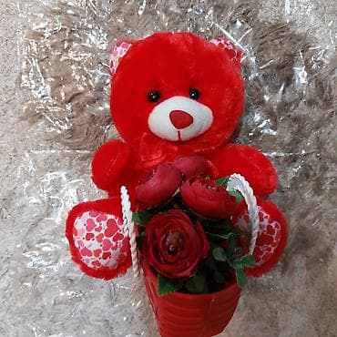 8 marta yumşag ayi ve gul dekoru hediyyelik baglamadaayinin arxasi