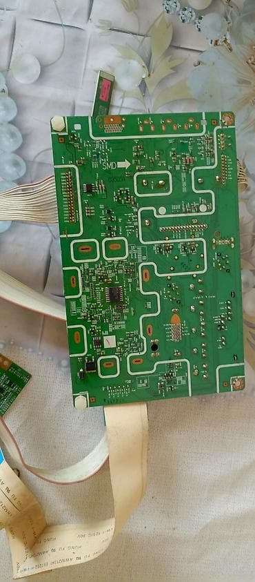 Digər ehtiyat hissələri: TV elektronika plataları dəsti SAMSUNG Tərkib: - Güc bloku (power — 5