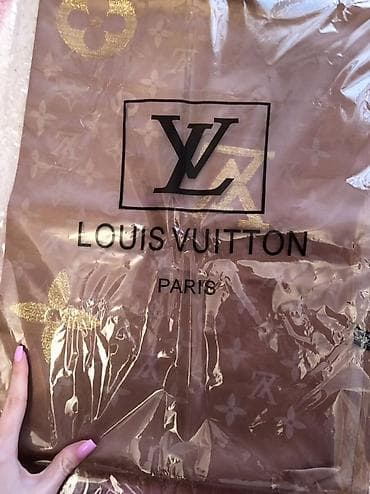 Hicab: Məhsul Hezi Aslanov metrosu yaxınlığında, 245‑ci məktəbin qarşısında — 1