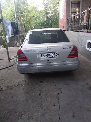 su radiatoru mersedes: Mercedes-Benz 220: 2.2 l | 1994 il Sedan — 4