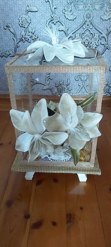 xonca şəkilləri: Nabat xoncasi. Şəffaf materialdan hazırlanmış, zərif qızılı rəngli — 1