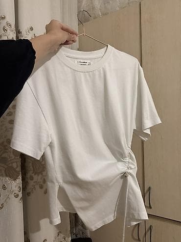 Pull&Bear qadın T‑şörtü Rəng: ağ Ölçü: S 55 almışdım, Pull Bear