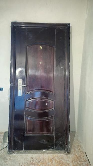 Mənzil üçün İşlənmiş Giriş qapısı 90x200 sm Glazok ilə, Zəmanətsiz, Ünvandan götürmə