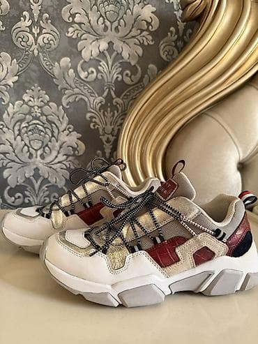 Şəxsi əşyalar: Tommy Hilfiger qadın idman ayaqqabısı - Model: chunky/snickers tipli — 2