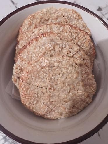 Susamlı yulaf peçenyesi - İnqridiyentlər: yulaf lopası, susam