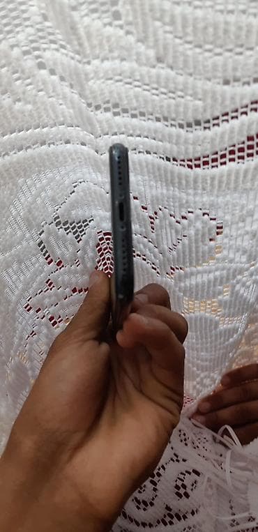 barter iphone: IPhone SE, Qara, Barmaq izi — 4