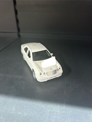 formula 1 2023 konsert: Miqyaslı model avtomobil – BMW M3 sedan, ağ rəngdə - Korpus: detallı — 15