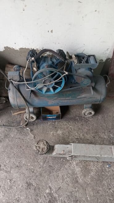 Sənaye tipli hava kompressoru - Elektrik mühərrikli, kəmərlə ötürmə