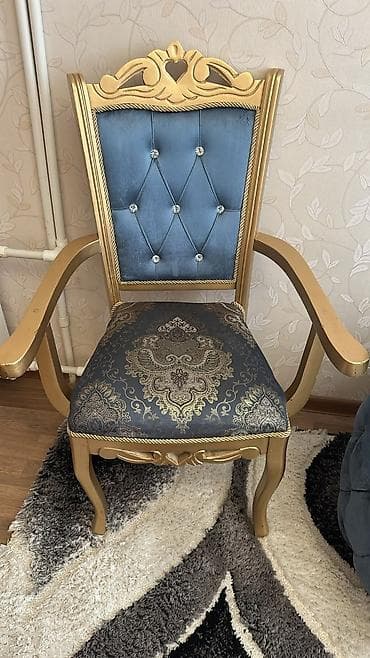 Ev və bağ: Klassik üslubda yemək otağı dəsti Tərkibi: - Diktə olunan naxışlı, ağ — 4