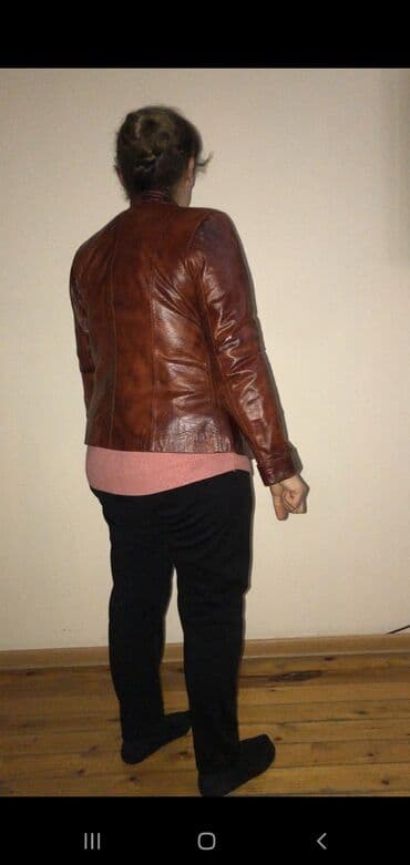 Qadinlar ucun tebii dəri geyimler. Tezedi hamsi. Magaza baglanibdi