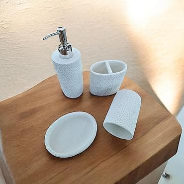 Vann otağı aksesuar dəsti – 4 hissədən ibarət Tərkib: - Maye sabun