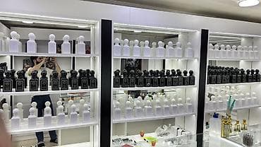 parfum vitrine: 170 cesid yag top ve delux keyfiyyetde. Her biri ortalama 50/100ml — 8