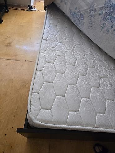 Tək nəfərlik döşək Çok az kullanıldı. - Ölçü: təxmini 100×200 sm (tək — 3