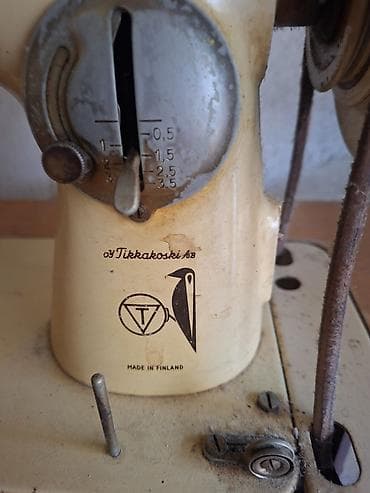 qedmi pullar: Tikka tikiş maşını – pedallı stolüstü model - İstehsal: Tikkakoski — 2