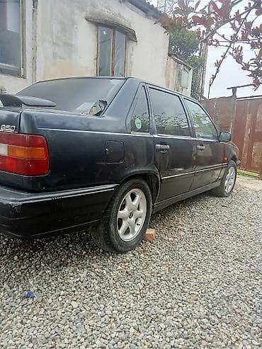 nur avto: Volvo 850 sedan Xüsusiyyətlər: - Kuzov: 4 qapılı sedan, qara rəng - — 1