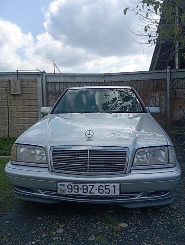 250 cc motor: Mercedes-Benz C-Class sedan (W280) – gümüşü rəng. Xüsusiyyətlər: - — 4