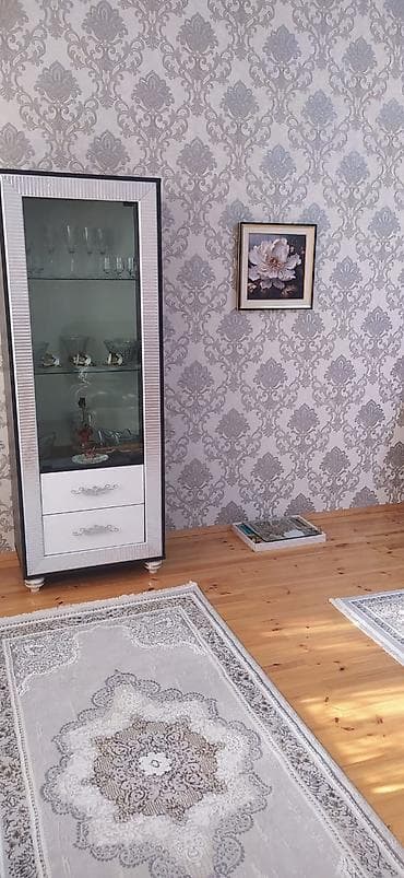 desti: Qonaq otağı üçün vitrinli mebel dəsti - Tərkib: 1 ədəd geniş konsol + — 3