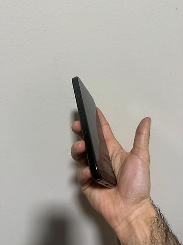 mikro maks: IPhone 16 Pro, 128 GB, Qara, Face ID — 3