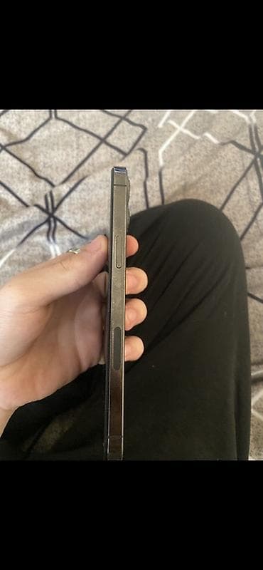 82 ekran: IPhone 12 Pro Max, Graphite, Face ID — 1