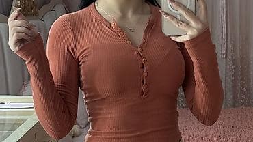 payız paltarları: Qadın uzunqol rib toxumalı bluz - Rəng: isti kərpic/kürən - Material — 2