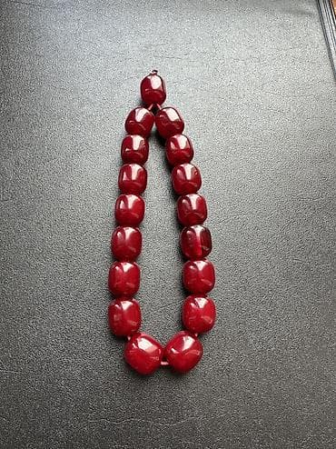 kehraba tesbeh satisi: Yüksək keyfiyyətli,cəlbedici vişnə rəng Sıxma kəhraba satılır.Təsbeh — 4