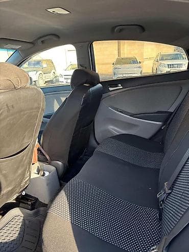 hunday matrix: Hyundai Accent: 1.6 l | 2012 il Sedan — 5