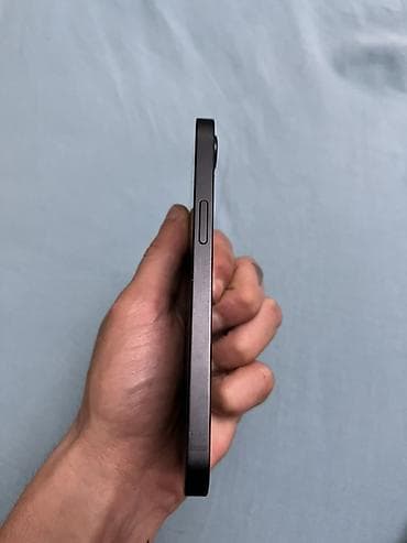 babyliss e 837: IPhone 16e, 128 GB, Qara, Face ID — 8