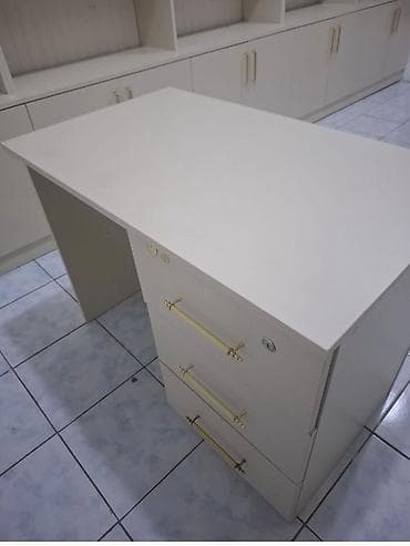 demir skaf: Mağaza üçün vitrin və mebel dəsti Tərkibi: - İki tərəfli divar boyu — 3