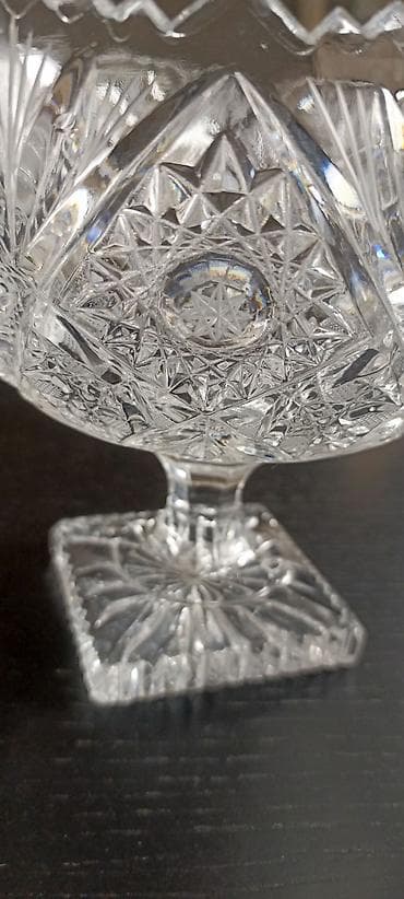masa usdu kapter: Klassik üslubda kəsimli kristal qab dəsti.Çexoslovakiya xrustalı.Cütü — 7