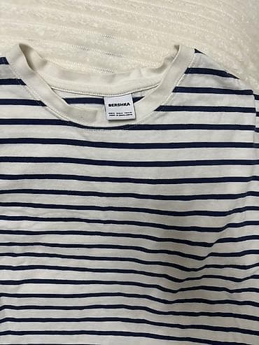 Cinslər: Bershka zolaqlı t‑şört 35 Təcili satılır. Çox az geyinilib, vəziyyəti — 2