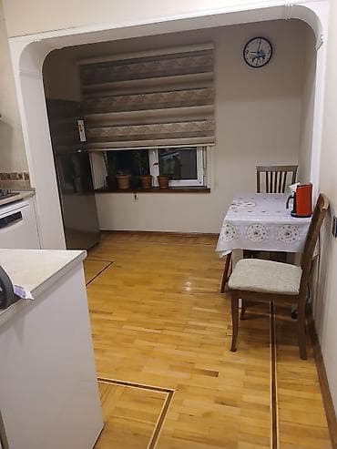4 otaqlı ev alıram: Bakı, 8-ci mikrorayon, 4 otaqlı, Köhnə tikili, 110 kv. m — 5