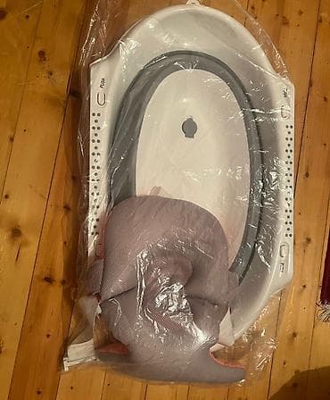 giyimler: Uşaq vannası və vanna içliyi (balıq yastıq) birlikdə satılır. Körpəni — 2