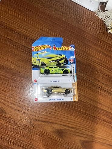 İncəsənət və kolleksiyalar: Hot Wheels kolleksiya dəsti – 2 ədəd die-cast modellər ikisi birge — 2