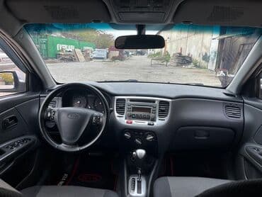 kia ceed azerbaycan: Gümüşü rəngdə Kia Rio sedan avtomobili. Avtomobilin xarici görünüşü — 9